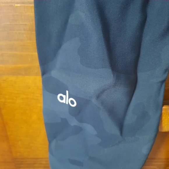 ALO Yoga High-Waist Camo Vapor Legging Black Camouflage Size XS - Picture 14 of 16